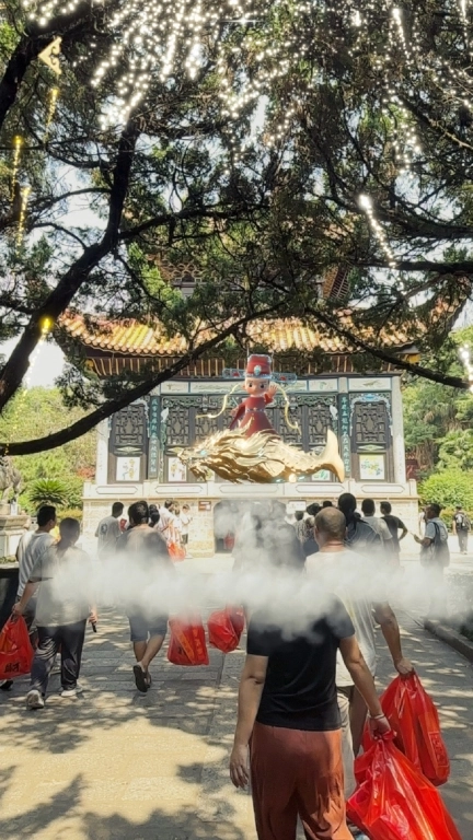 凹游天下