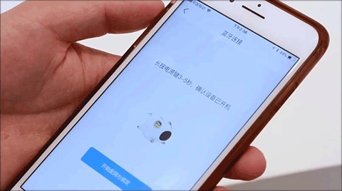 猪小飞智能机器人配网与绑定操作界面