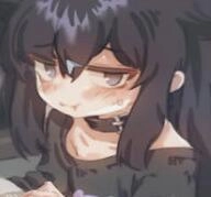 在阴暗的房间中和独孤的女孩