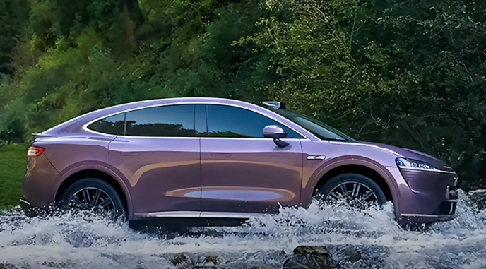 智界R7流媒体后视镜预售：售价2580元，专为暴雨天气设计