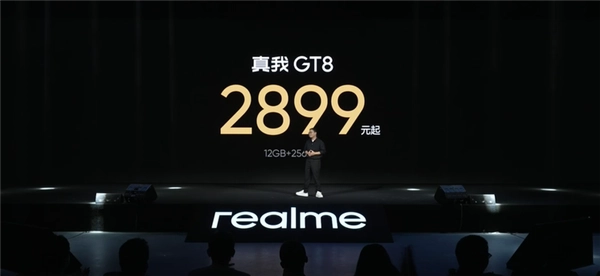 真我GT8强势登场：骁龙8至尊版双芯+5000万潜望长焦成就最强标准版