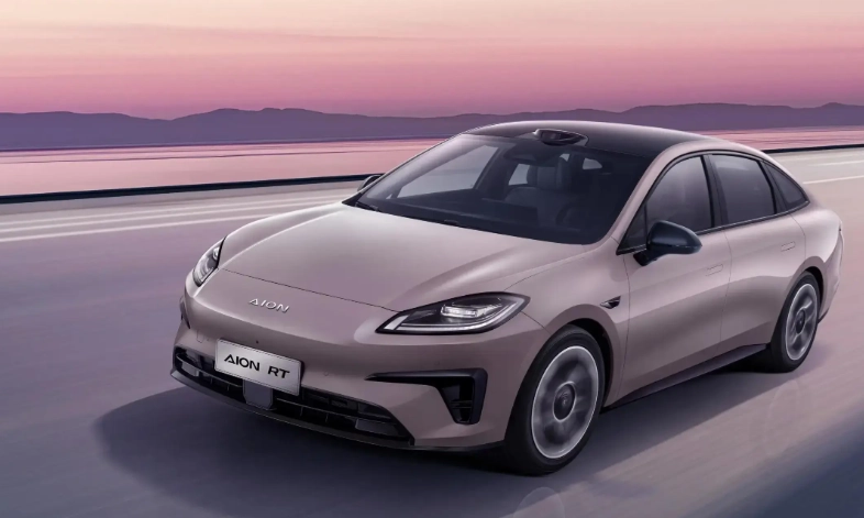 小鹏推出Mona M03 24K镀金限量车模：仅200台，售价398元